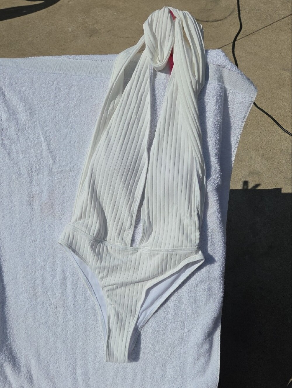 White Ribbed Halter One-Piece Swimsuit Marilyn Monroe style - Picture 2 of 5